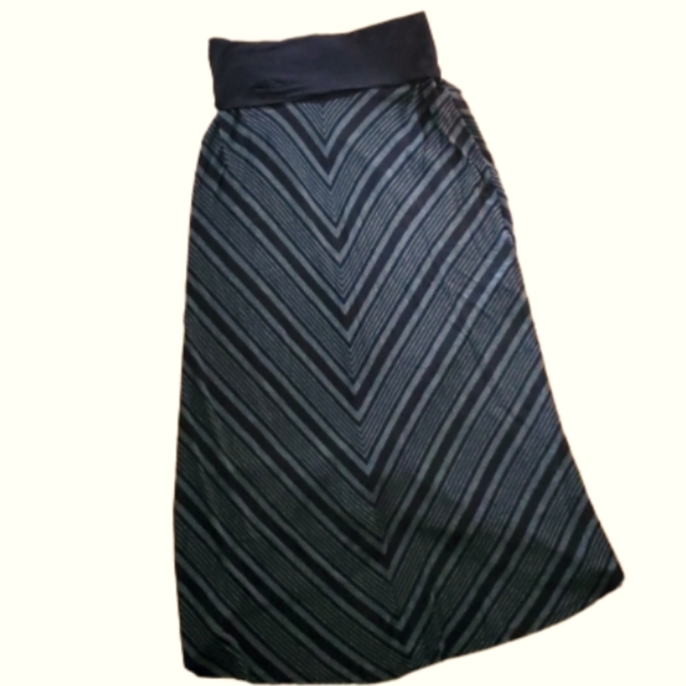 Motherhood Maternity Womans Black and Grey Maxi Skirt in‎ Medium